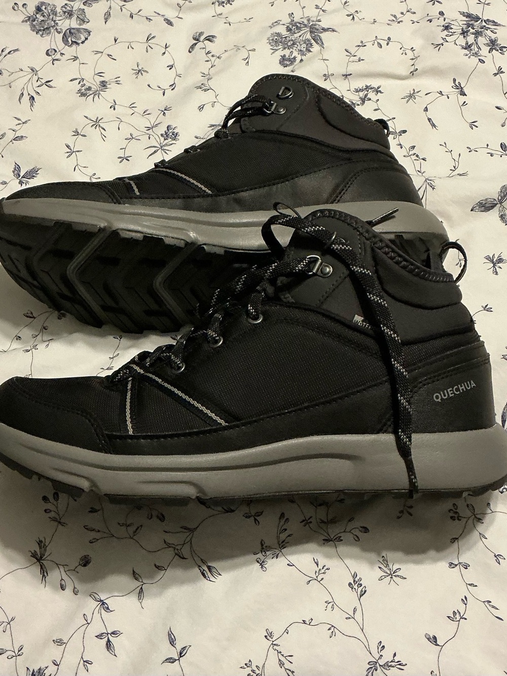 Men's Sz 10.5 Black Lace-Up Waterproof Casual Hiking Shoes